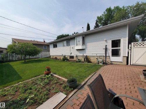 15717 92 Avenue Nw, Edmonton, AB - Outdoor