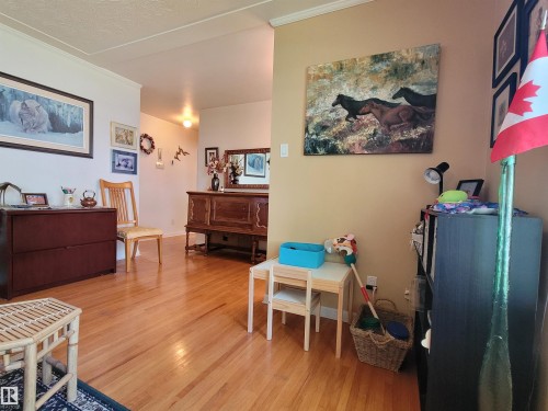 15717 92 Avenue Nw, Edmonton, AB - Indoor