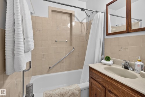 10640 79 Street Nw, Edmonton, AB - Indoor Photo Showing Bathroom