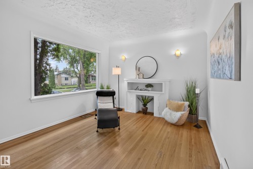 10640 79 Street Nw, Edmonton, AB - Indoor