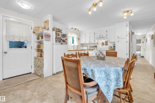 5301 52 Street, Cold Lake, AB - Indoor Photo Showing Dining Room