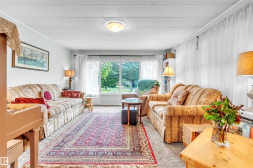 5301 52 Street, Cold Lake, AB - Indoor Photo Showing Living Room