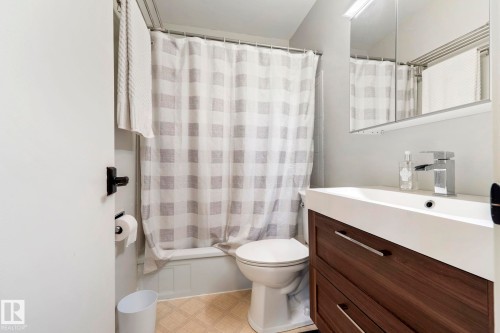 11903 125 Street Nw, Edmonton, AB - Indoor Photo Showing Bathroom