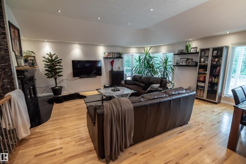 5631 49 Street, Rural Lac Ste. Anne County, AB - Indoor Photo Showing Living Room