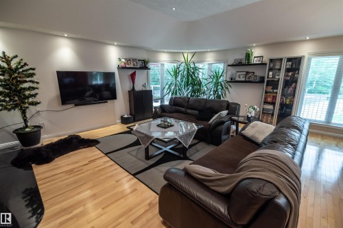 5631 49 Street, Rural Lac Ste. Anne County, AB - Indoor Photo Showing Living Room