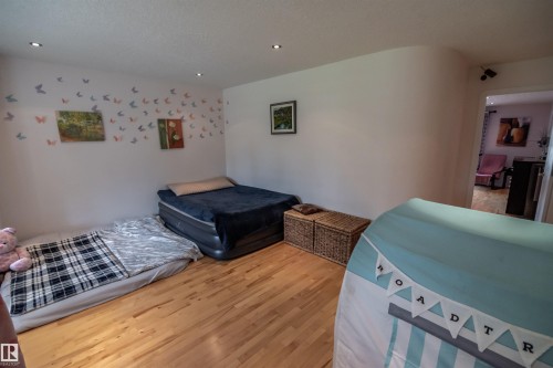 5631 49 Street, Rural Lac Ste. Anne County, AB - Indoor Photo Showing Bedroom