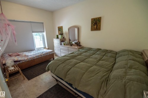5631 49 Street, Rural Lac Ste. Anne County, AB - Indoor Photo Showing Bedroom