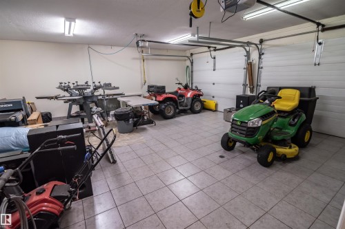 5631 49 Street, Rural Lac Ste. Anne County, AB - Indoor Photo Showing Garage