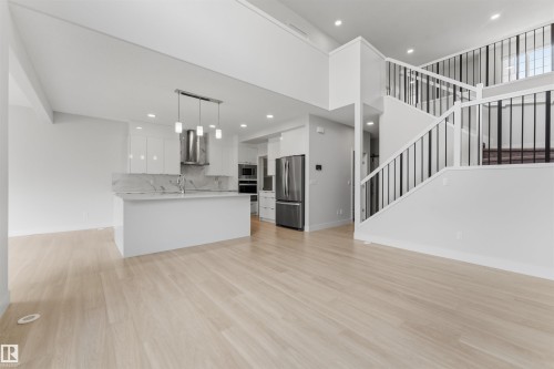 15632 16 Avenue Sw, Edmonton, AB - Indoor Photo Showing Kitchen