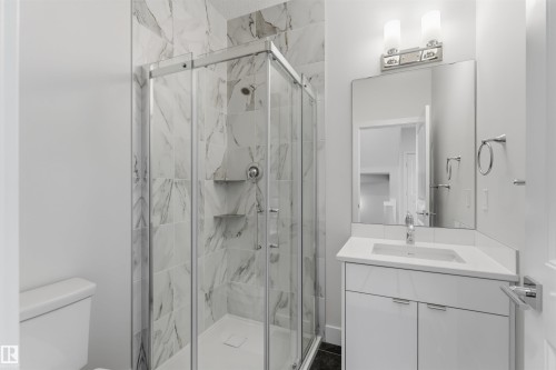 15632 16 Avenue Sw, Edmonton, AB - Indoor Photo Showing Bathroom