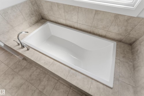 15632 16 Avenue Sw, Edmonton, AB - Indoor Photo Showing Bathroom