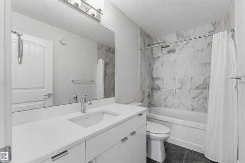15632 16 Avenue Sw, Edmonton, AB - Indoor Photo Showing Bathroom