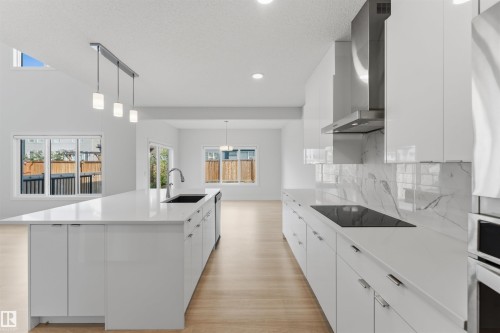15632 16 Avenue Sw, Edmonton, AB - Indoor Photo Showing Kitchen With Upgraded Kitchen