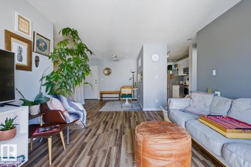 #428 2520 50 St Nw, Edmonton, AB - Indoor Photo Showing Living Room