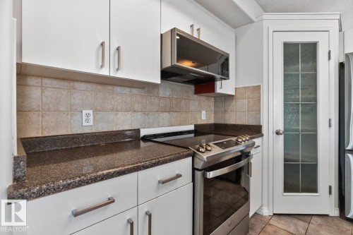 387 Foxboro Way, Sherwood Park, AB - Indoor Photo Showing Kitchen