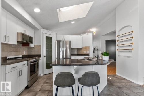 387 Foxboro Way, Sherwood Park, AB - Indoor Photo Showing Kitchen With Stainless Steel Kitchen With Double Sink With Upgraded Kitchen