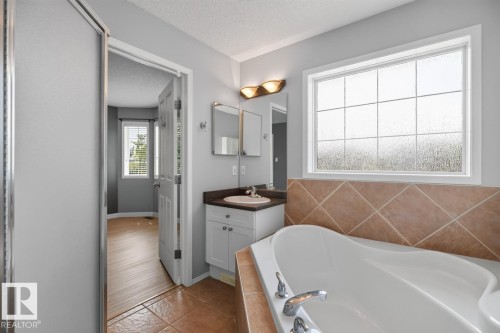 387 Foxboro Way, Sherwood Park, AB - Indoor Photo Showing Bathroom
