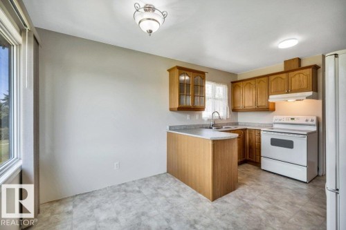 9 Linden St, Spruce Grove, AB - Indoor Photo Showing Kitchen With Double Sink