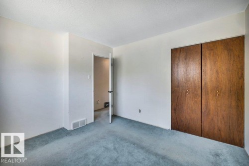 9 Linden St, Spruce Grove, AB - Indoor Photo Showing Other Room