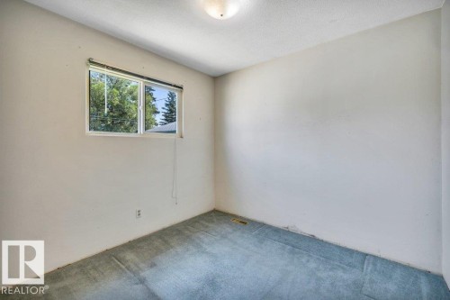 9 Linden St, Spruce Grove, AB - Indoor Photo Showing Other Room