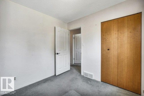 9 Linden St, Spruce Grove, AB - Indoor Photo Showing Other Room