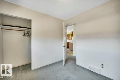 9 Linden St, Spruce Grove, AB - Indoor Photo Showing Other Room