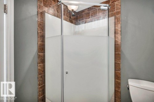 9 Linden St, Spruce Grove, AB - Indoor Photo Showing Bathroom
