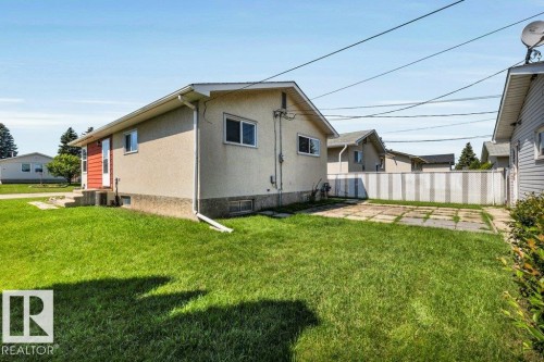 9 Linden St, Spruce Grove, AB - Outdoor