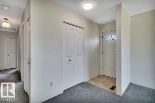 9 Linden St, Spruce Grove, AB - Indoor Photo Showing Other Room
