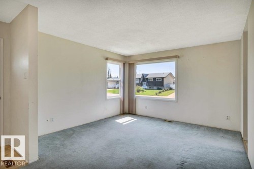 9 Linden St, Spruce Grove, AB - Indoor Photo Showing Other Room
