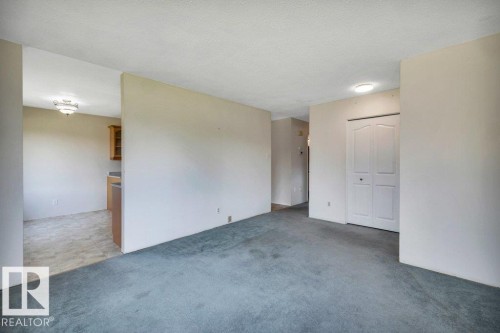 9 Linden St, Spruce Grove, AB - Indoor Photo Showing Other Room