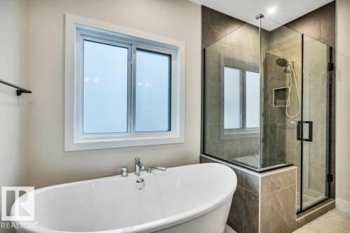 21 Norwyck Way, Spruce Grove, AB - Indoor Photo Showing Bathroom