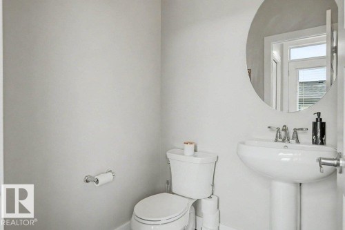 1303 162 Street Sw, Edmonton, AB - Indoor Photo Showing Bathroom
