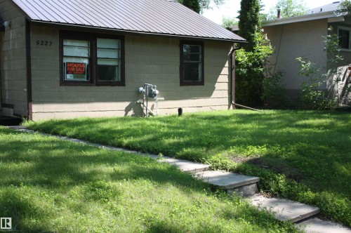 Single-story residence featuring horizontal siding and a metal roof - 5227 51 Street, Redwater, AB - Outdoor