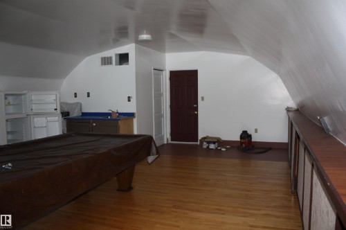 Spacious attic room with light wood-finish flooring - 5227 51 Street, Redwater, AB - Indoor