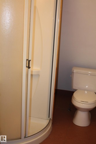 Image quality insufficient for description - 5227 51 Street, Redwater, AB - Indoor Photo Showing Bathroom
