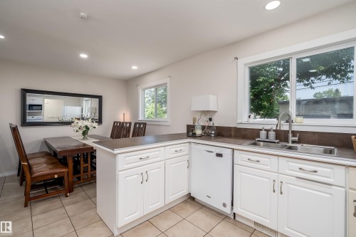11236 40 Avenue Nw, Edmonton, AB - Indoor