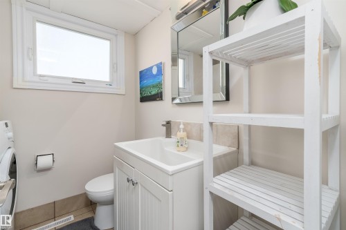 11236 40 Avenue Nw, Edmonton, AB - Indoor