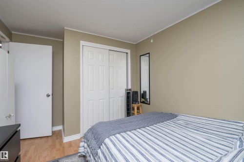 11236 40 Avenue Nw, Edmonton, AB - Indoor Photo Showing Bedroom