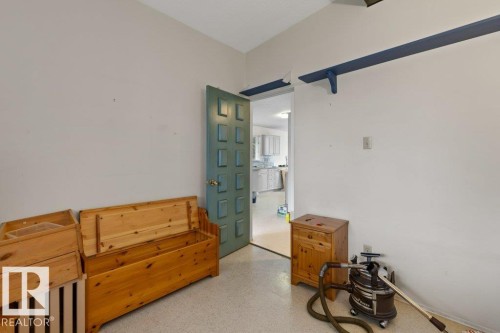 11408 53 Avenue Nw, Edmonton, AB - Indoor