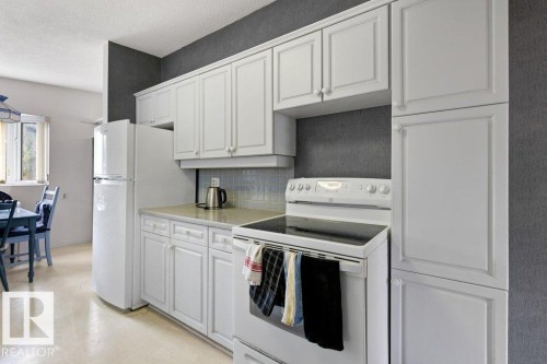 11408 53 Avenue Nw, Edmonton, AB - Indoor Photo Showing Kitchen
