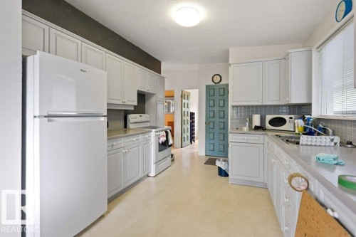 11408 53 Avenue Nw, Edmonton, AB - Indoor Photo Showing Kitchen