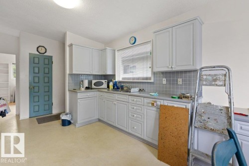 11408 53 Avenue Nw, Edmonton, AB - Indoor Photo Showing Kitchen
