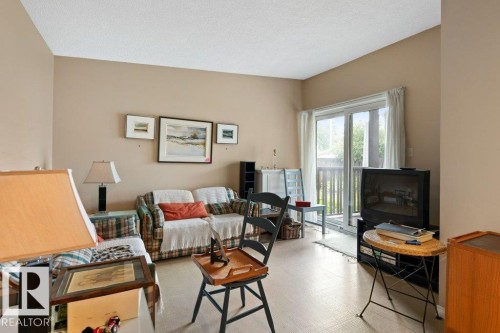 11408 53 Avenue Nw, Edmonton, AB - Indoor Photo Showing Living Room