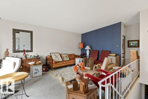 11408 53 Avenue Nw, Edmonton, AB - Indoor Photo Showing Living Room