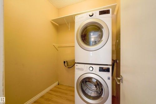 8920A 144 Avenue Nw, Edmonton, AB - Indoor Photo Showing Laundry Room