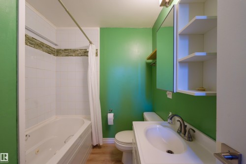 8920A 144 Avenue Nw, Edmonton, AB - Indoor Photo Showing Bathroom