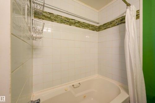 8920A 144 Avenue Nw, Edmonton, AB - Indoor Photo Showing Bathroom