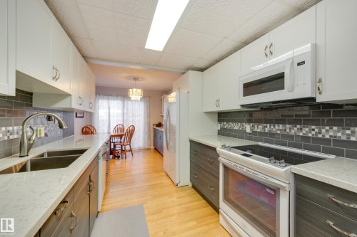 4303 46 Street, Stony Plain, AB - Indoor Photo Showing Kitchen With Double Sink