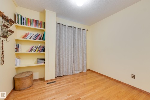 4303 46 Street, Stony Plain, AB - Indoor Photo Showing Other Room